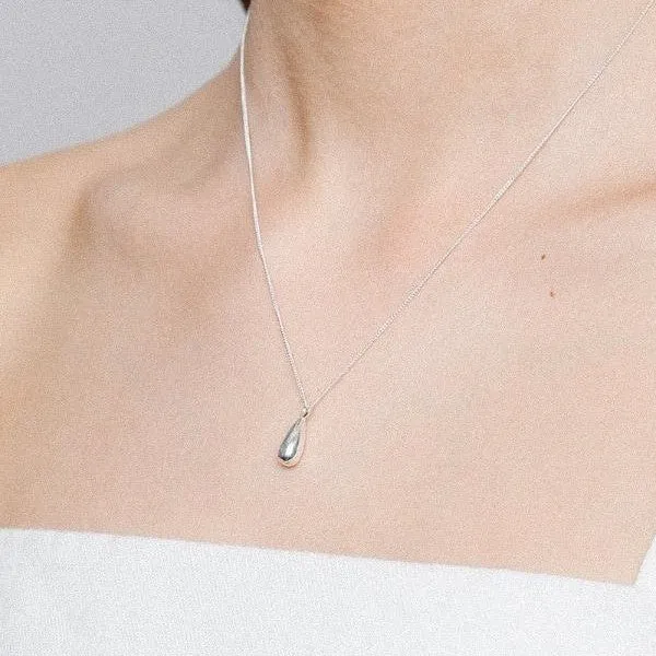 Dune Egg Drop Necklace (Silver)