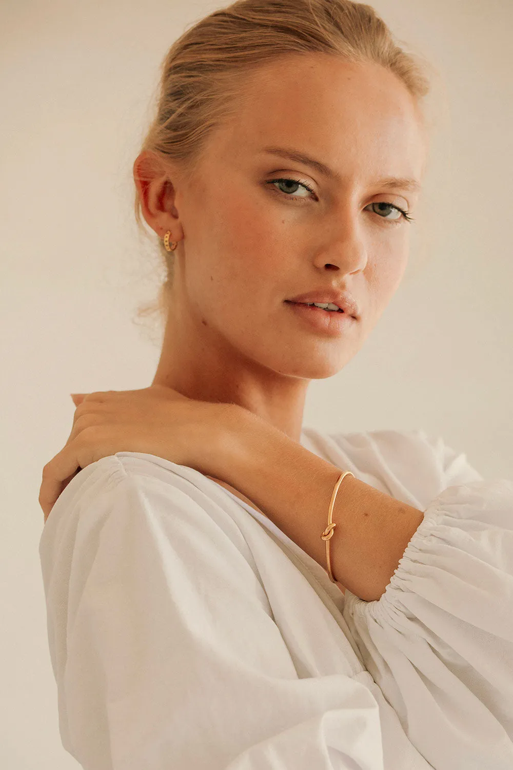 Nia Knot Bangle - Gold