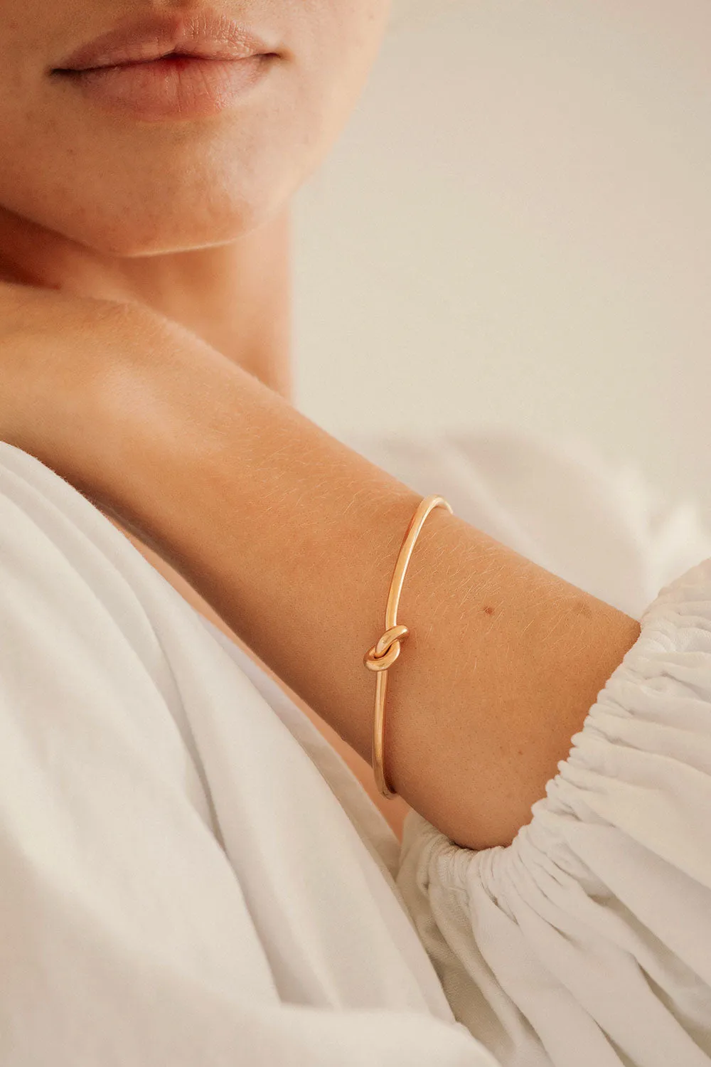 Nia Knot Bangle - Gold