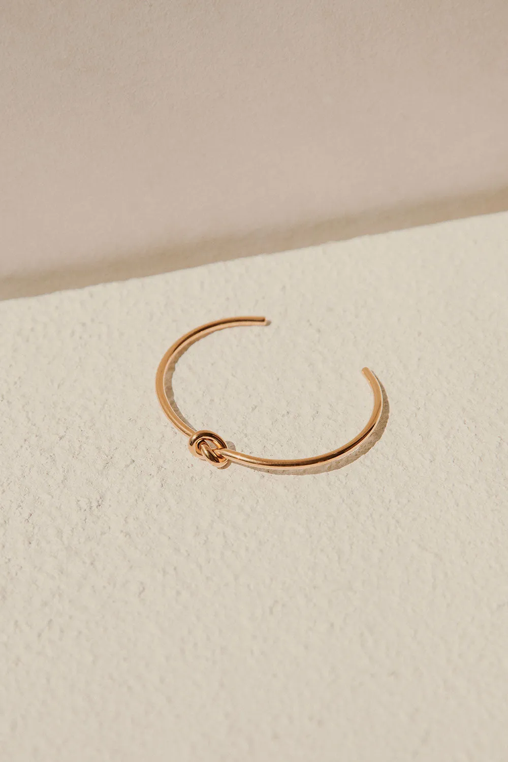 Nia Knot Bangle - Gold